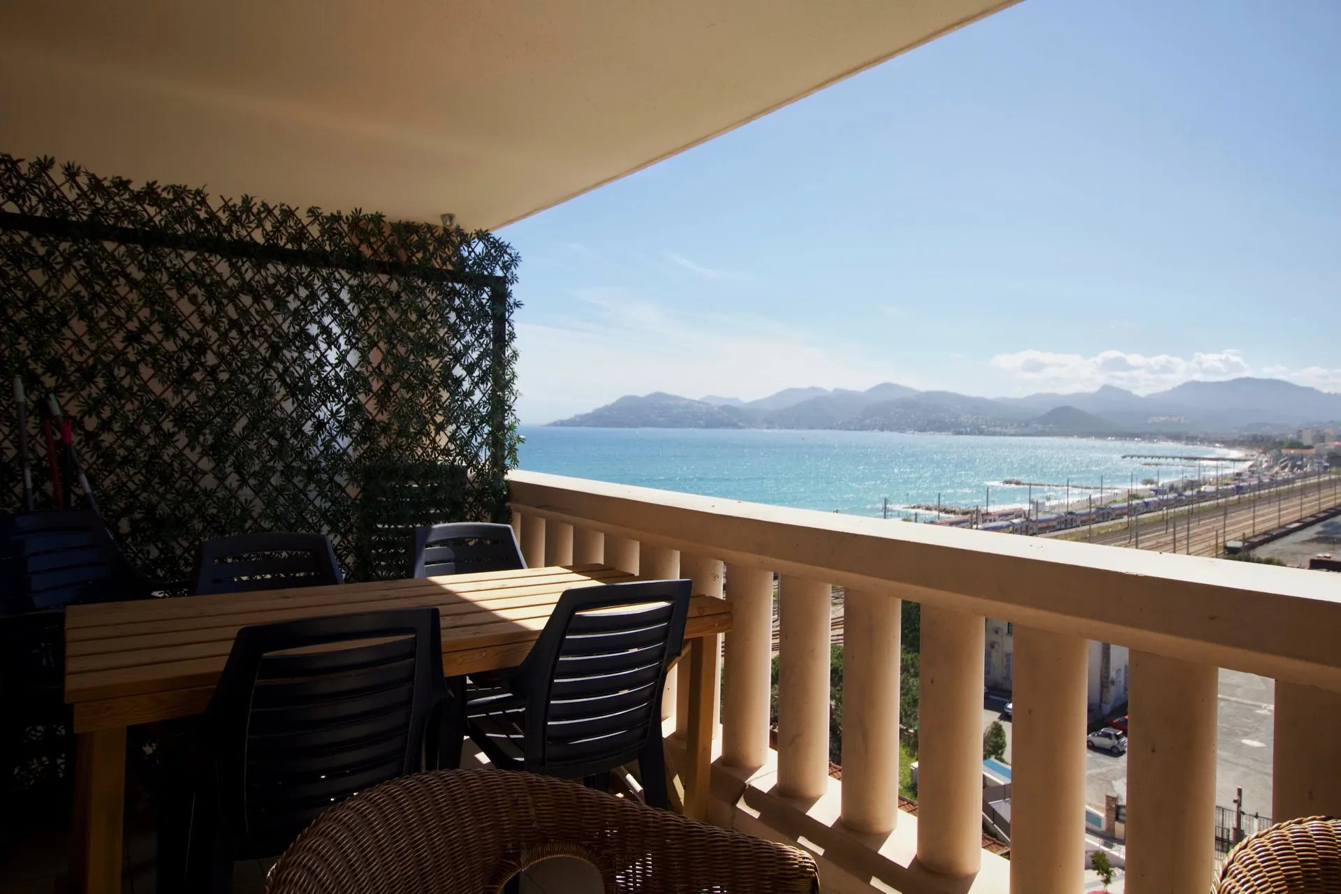 Appartement T3 de 40m² avec vue mer à Cannes La Bocca 