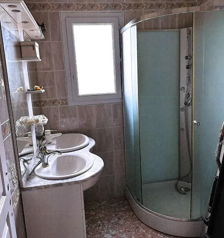 Villa à vendre à Milhaud – 144 m², 3 chambres, garage, prix de départ 60 000 € 
