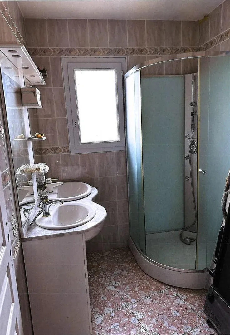 Villa à vendre à Milhaud – 144 m², 3 chambres, garage, prix de départ 60 000 € 