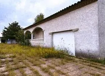 Villa à vendre à Milhaud – 144 m², 3 chambres, garage, prix de départ 60 000 € 