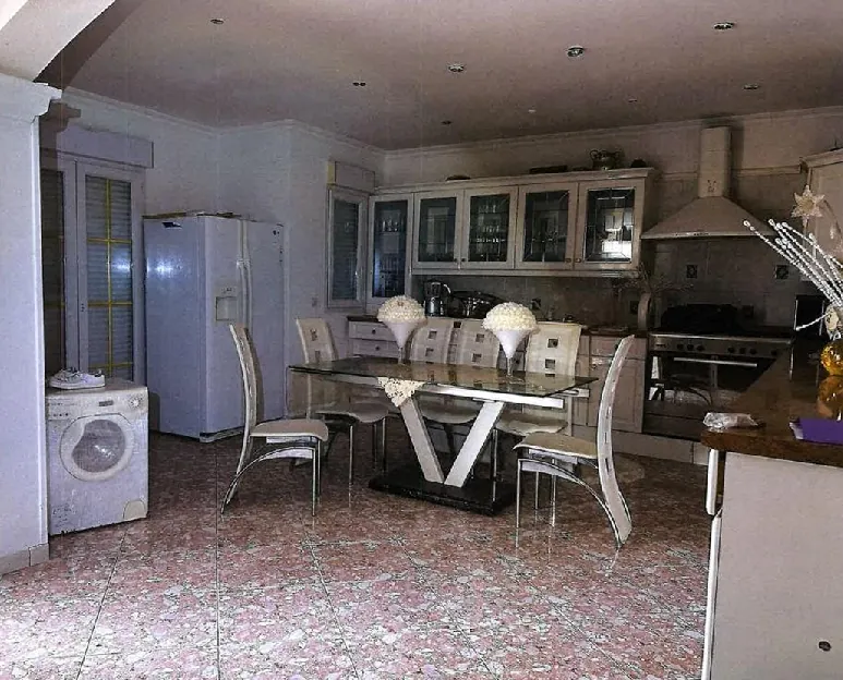 Villa à vendre à Milhaud – 144 m², 3 chambres, garage, prix de départ 60 000 € 