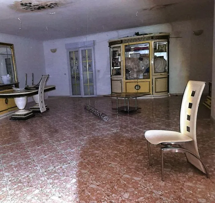 Villa à vendre à Milhaud – 144 m², 3 chambres, garage, prix de départ 60 000 € 
