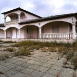Villa à vendre à Milhaud – 144 m², 3 chambres, garage, prix de départ 60 000 €