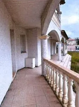 Villa à vendre à Milhaud – 144 m², 3 chambres, garage, prix de départ 60 000 € 