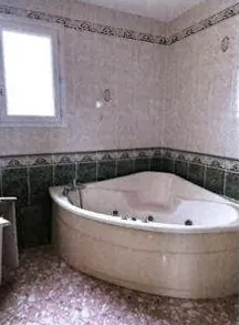 Villa à vendre à Milhaud – 144 m², 3 chambres, garage, prix de départ 60 000 € 