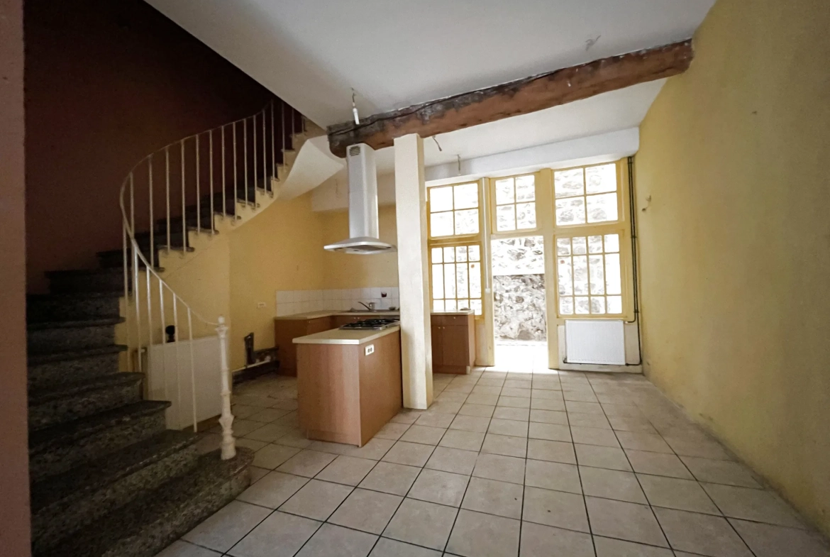 Grande maison de ville avec 4 chambres à Lézignan-Corbières 