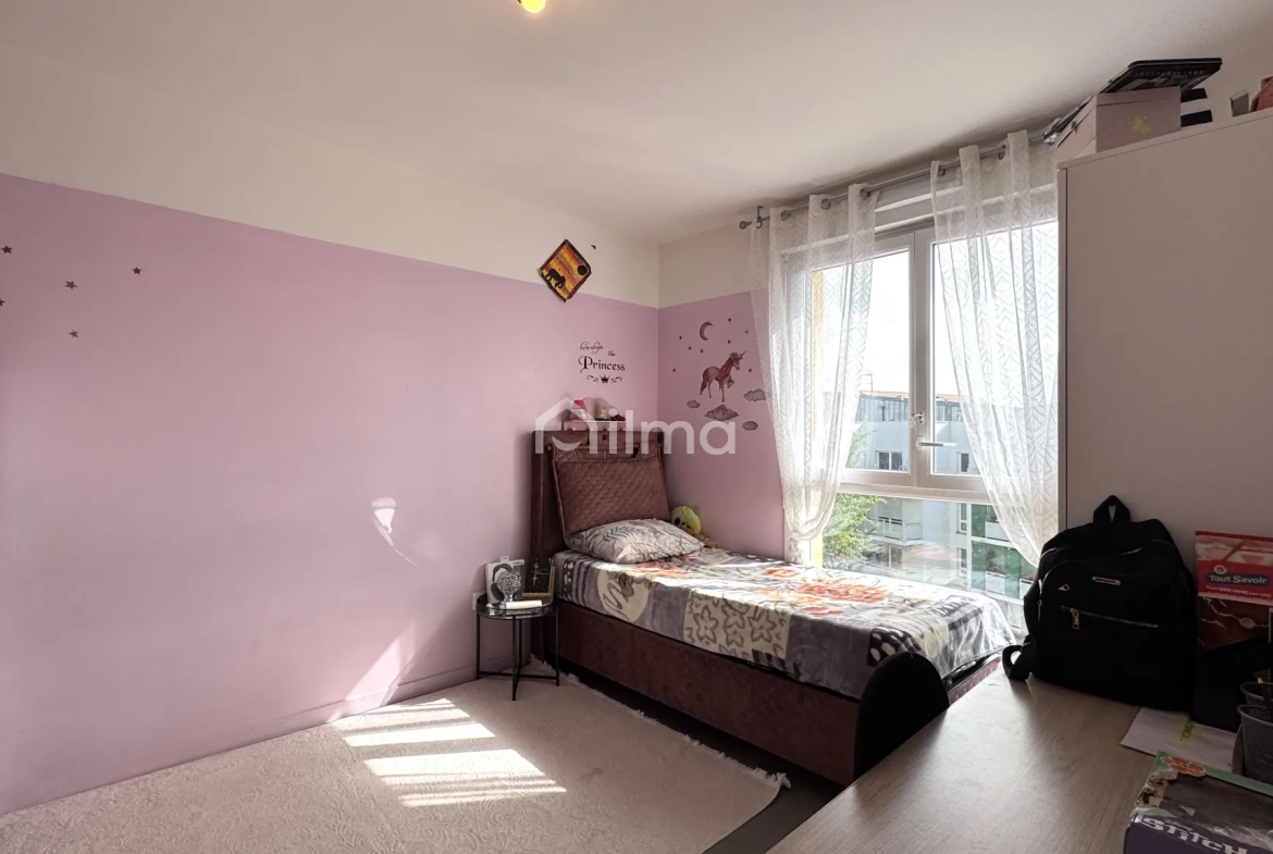 Appartement 4 pièces avec terrasse, parking à Meaux proximité commerces 