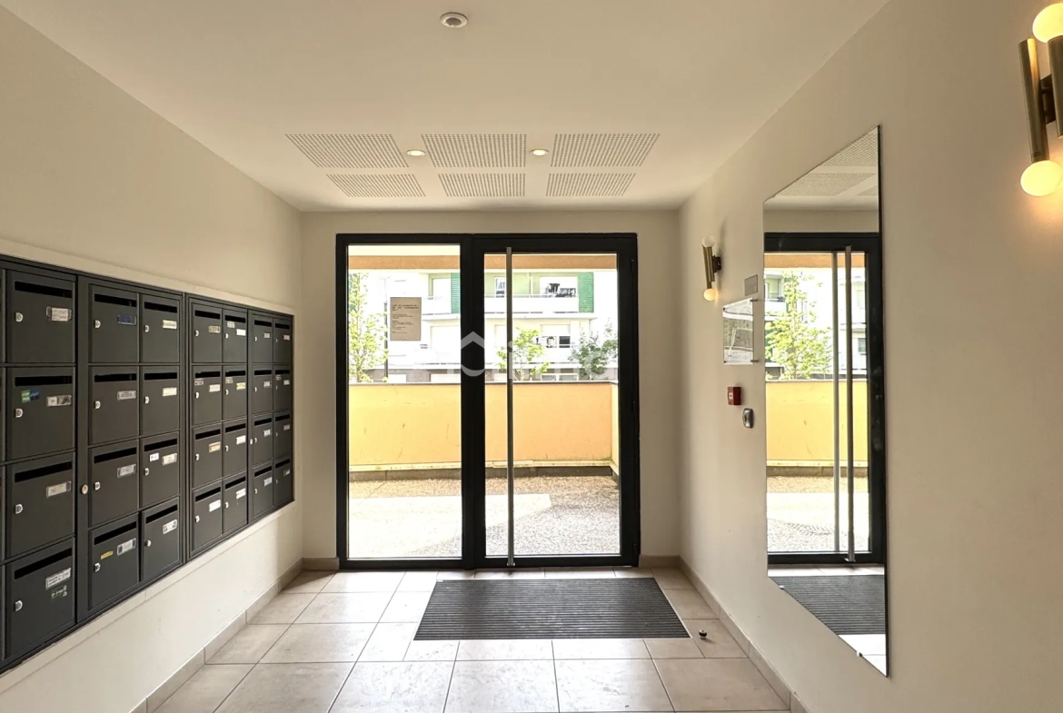 Appartement 4 pièces avec terrasse, parking à Meaux proximité commerces 