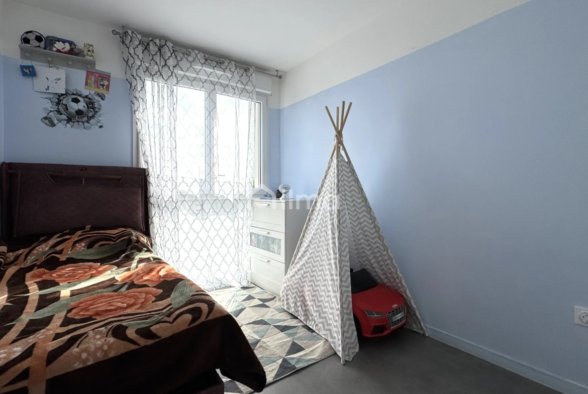 Appartement 4 pièces avec terrasse, parking à Meaux proximité commerces 