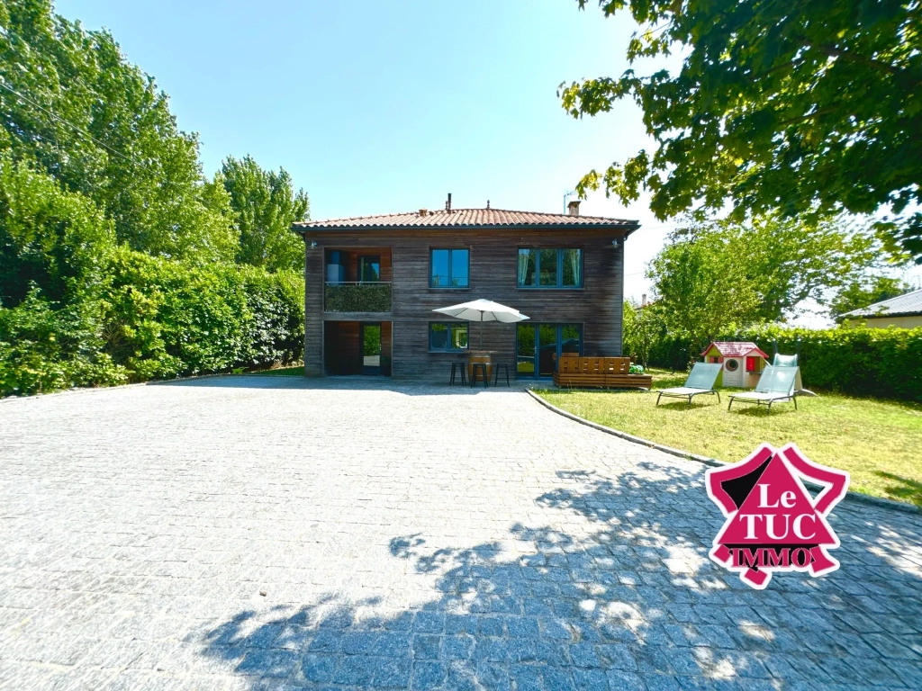 Grande maison rénovée avec 3 chambres, jardin et terrasse à Eysses, Villeneuve-sur-Lot
