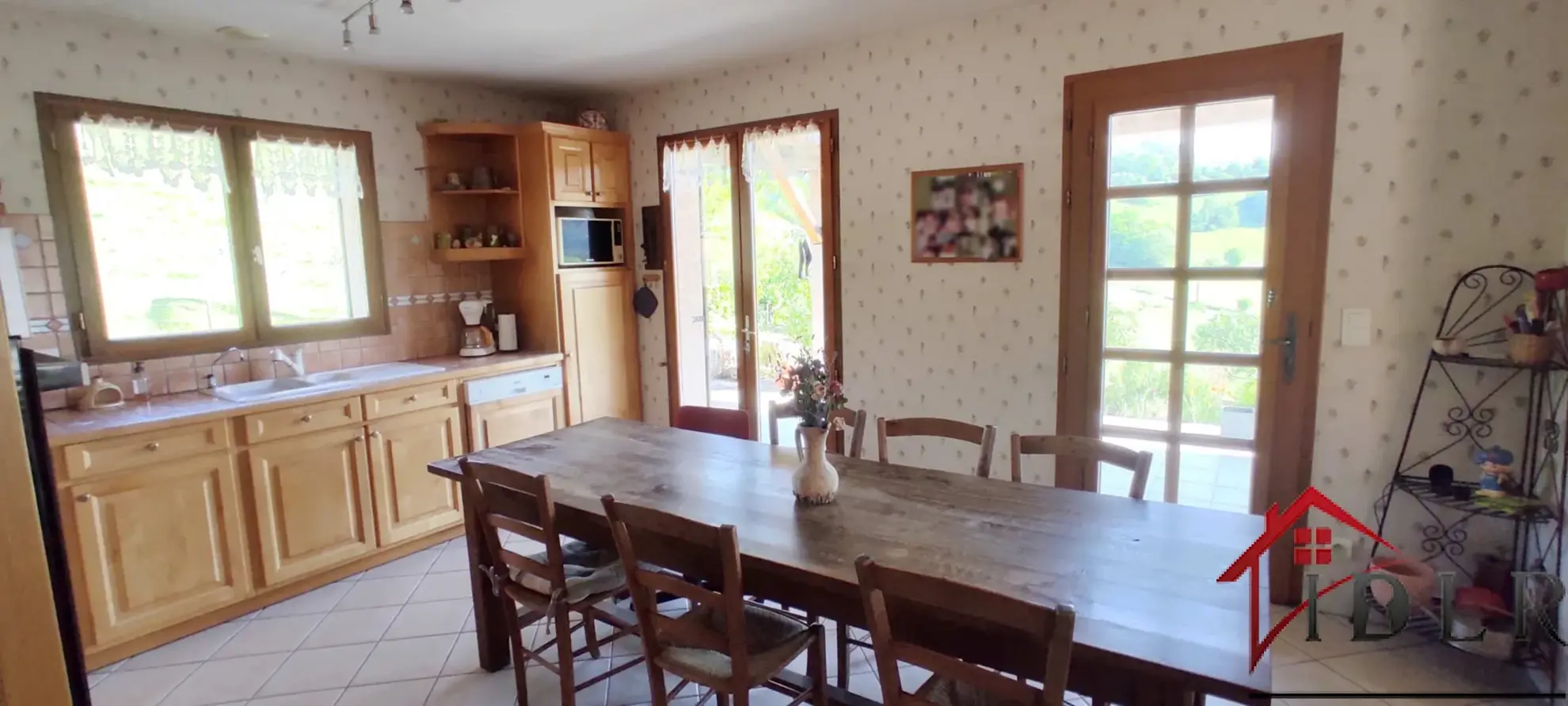 Maison à Cornod avec vue dégagée sur la nature, grand terrain et sans travaux 
