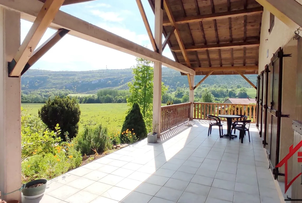 Maison à Cornod avec vue dégagée sur la nature, grand terrain et sans travaux 
