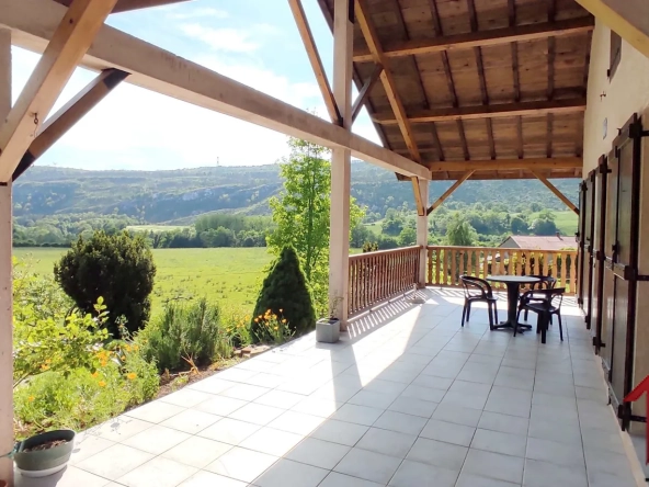 Maison à Cornod avec vue dégagée sur la nature, grand terrain et sans travaux