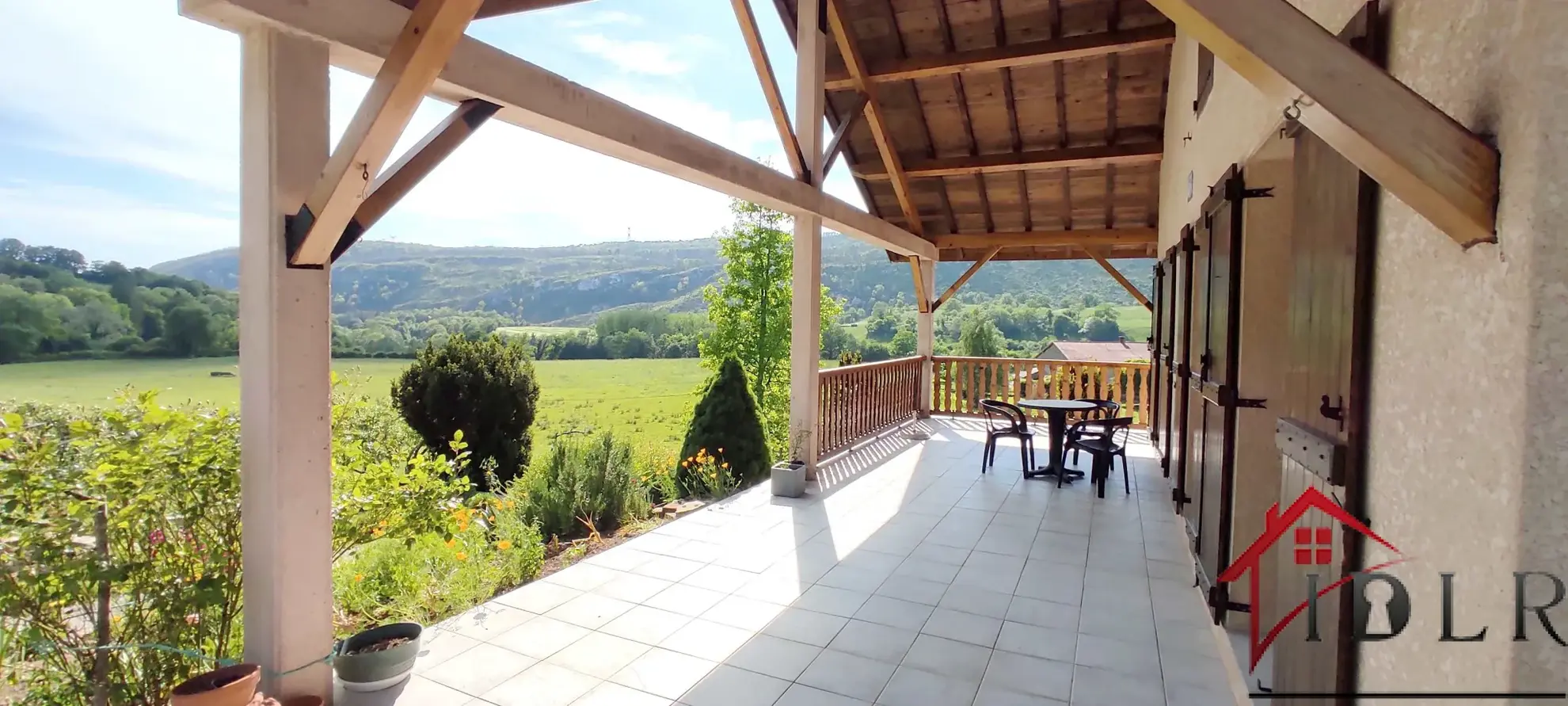 Maison à Cornod avec vue dégagée sur la nature, grand terrain et sans travaux 