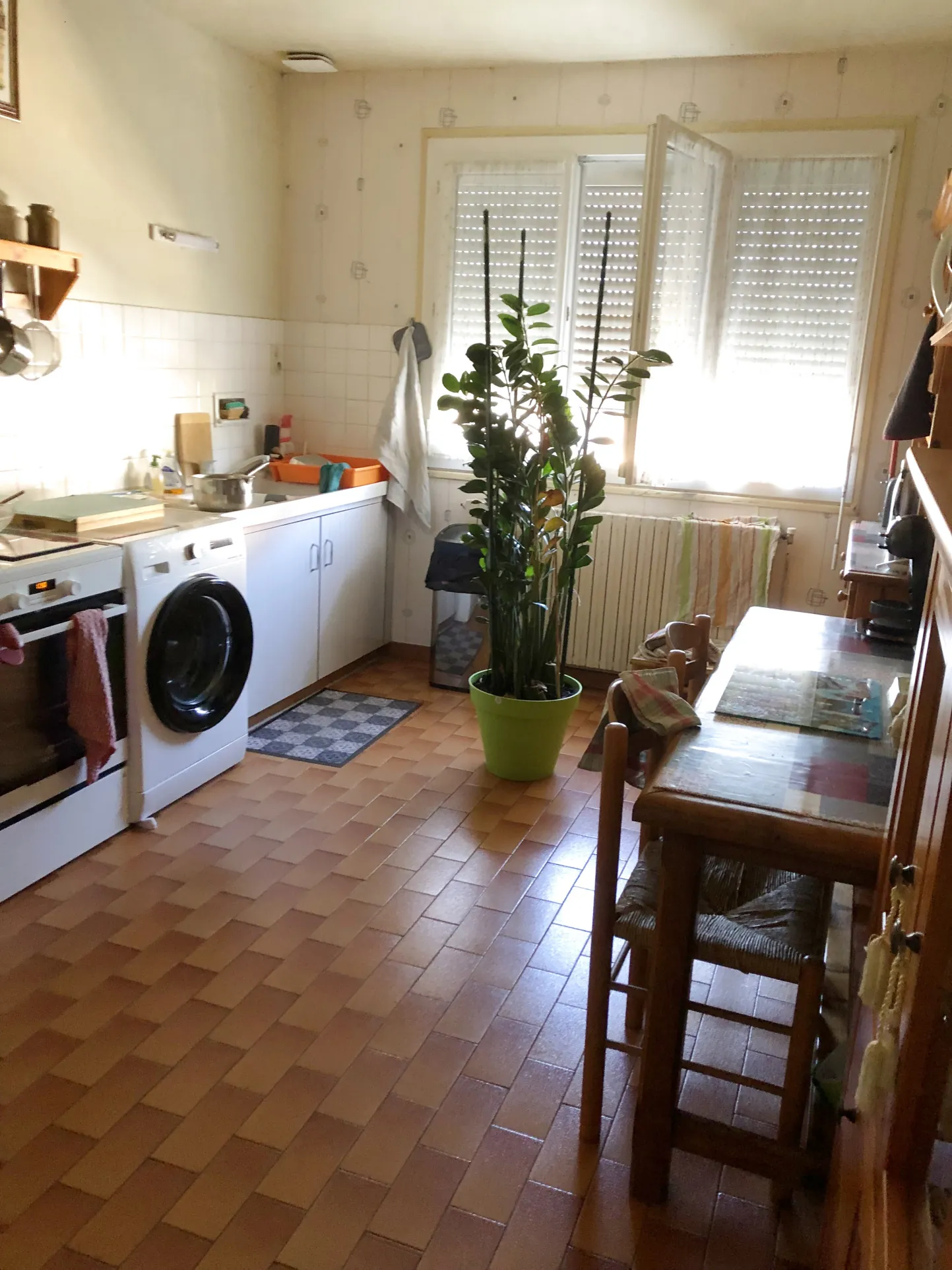 Immeuble avec local commercial et appartement à Salbris, Sologne 