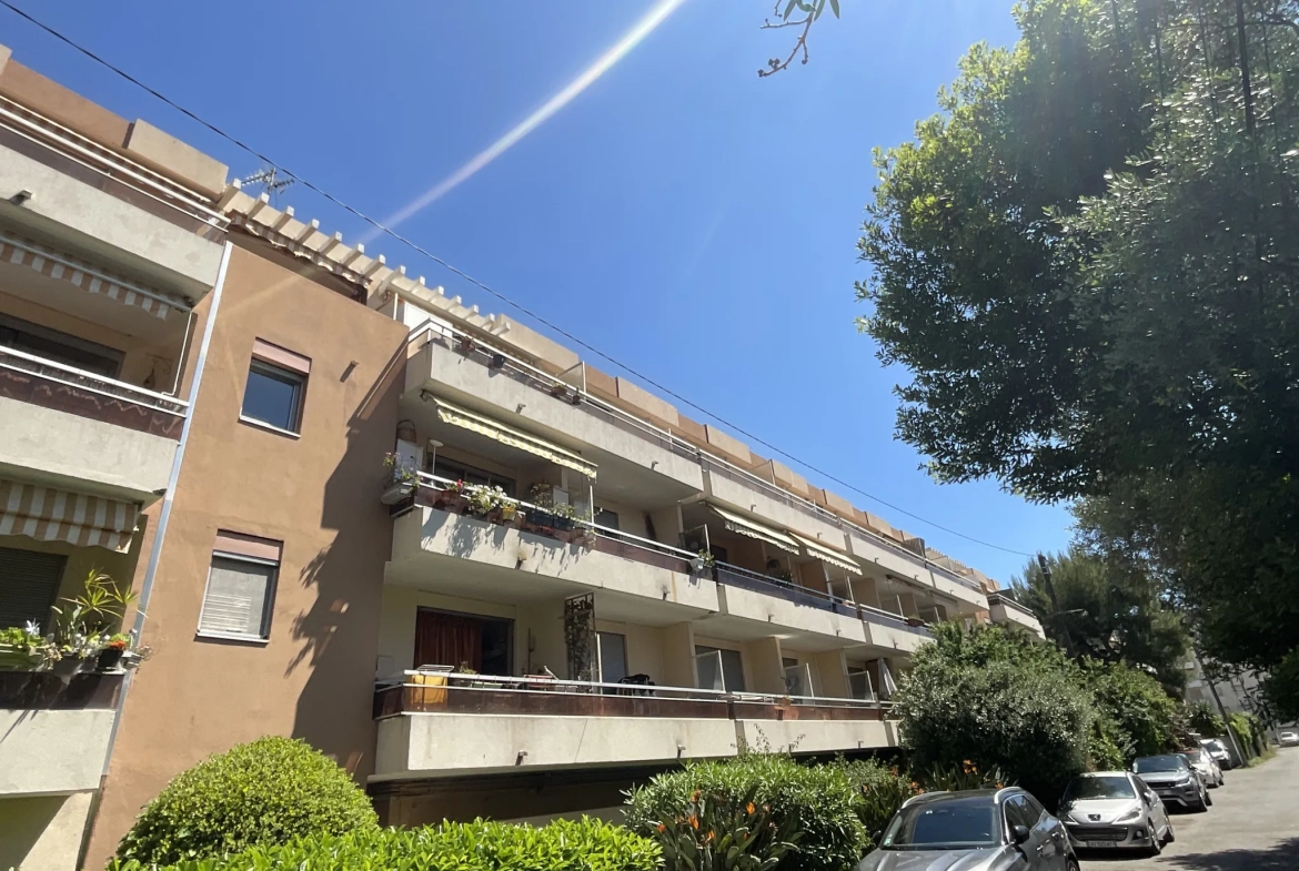 Appartement duplex 3 pièces avec terrasse à Saint Laurent du Var 
