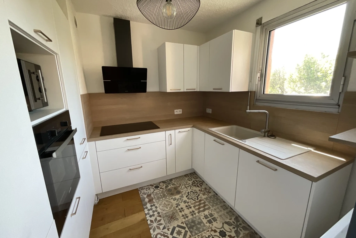 Appartement duplex 3 pièces avec terrasse à Saint Laurent du Var 