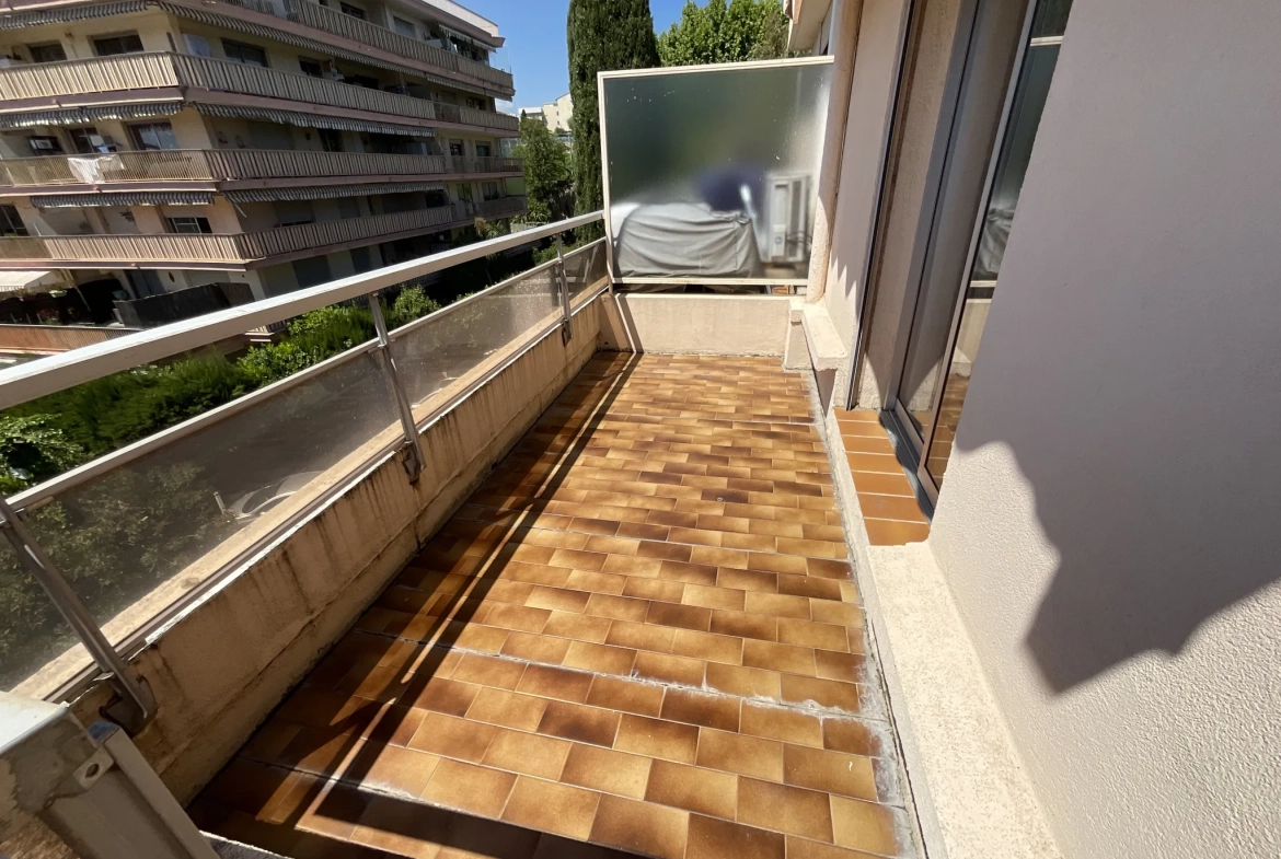 Appartement duplex 3 pièces avec terrasse à Saint Laurent du Var 