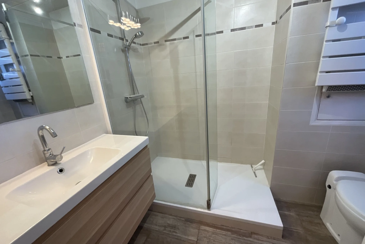 Appartement duplex 3 pièces avec terrasse à Saint Laurent du Var 