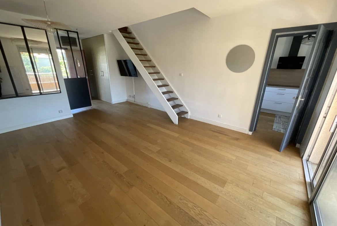 Appartement duplex 3 pièces avec terrasse à Saint Laurent du Var 