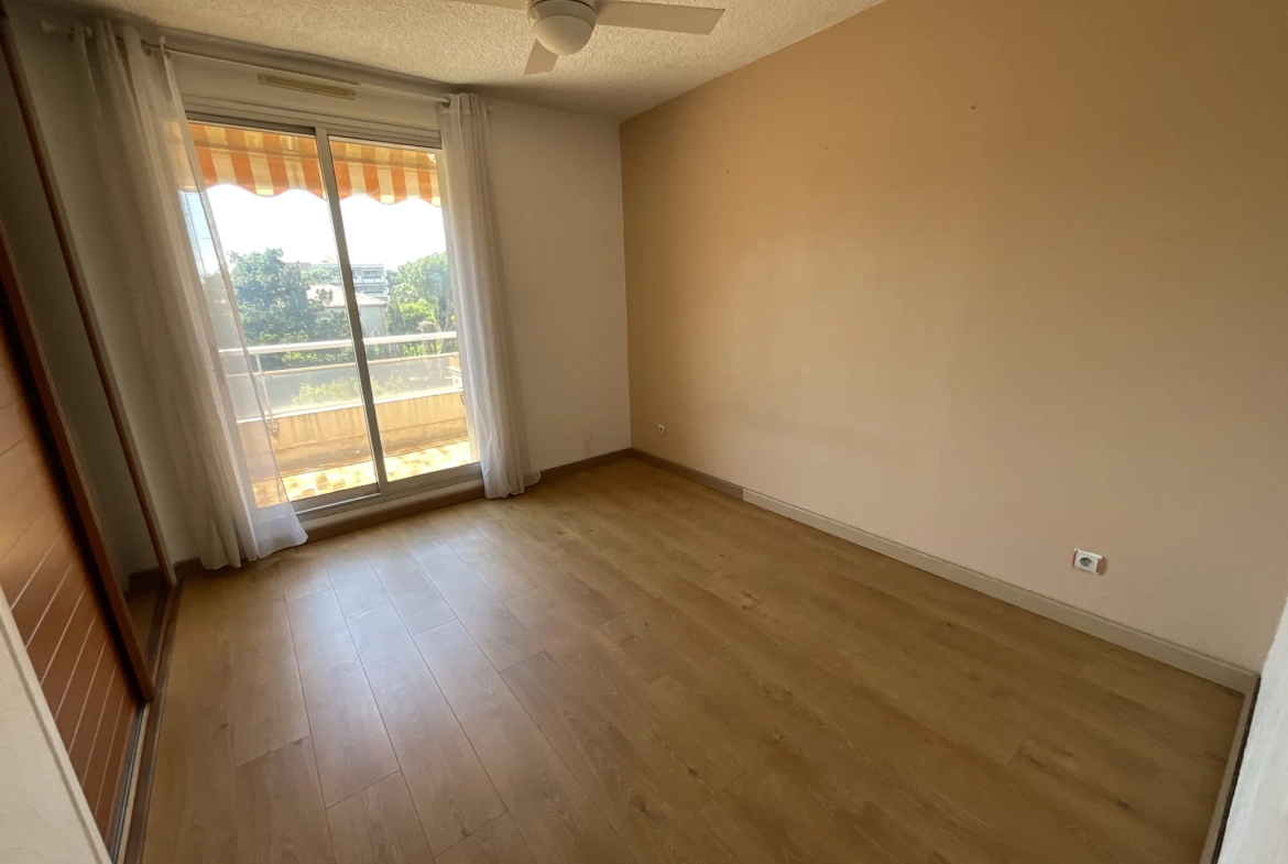 Appartement duplex 3 pièces avec terrasse à Saint Laurent du Var 