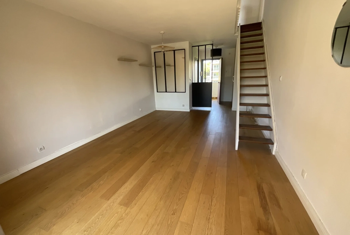 Appartement duplex 3 pièces avec terrasse à Saint Laurent du Var 