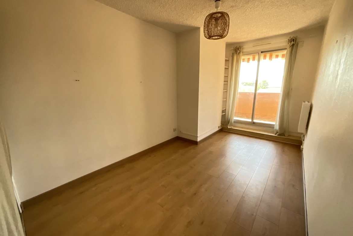 Appartement duplex 3 pièces avec terrasse à Saint Laurent du Var 