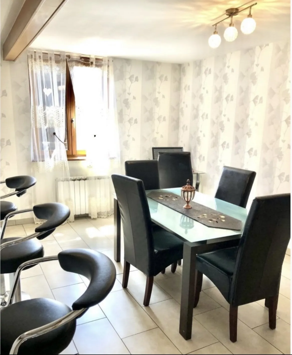 Maison familiale à Florange avec jardin et terrasse, idéalement située 