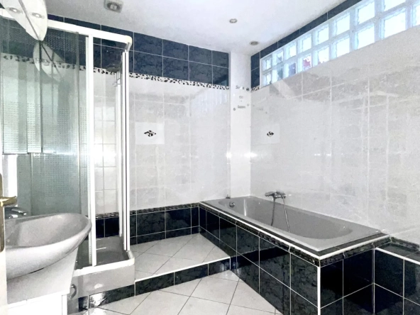 Appartement de 116 m² en plein centre-ville de Mulhouse, parfait pour famille ou colocation 