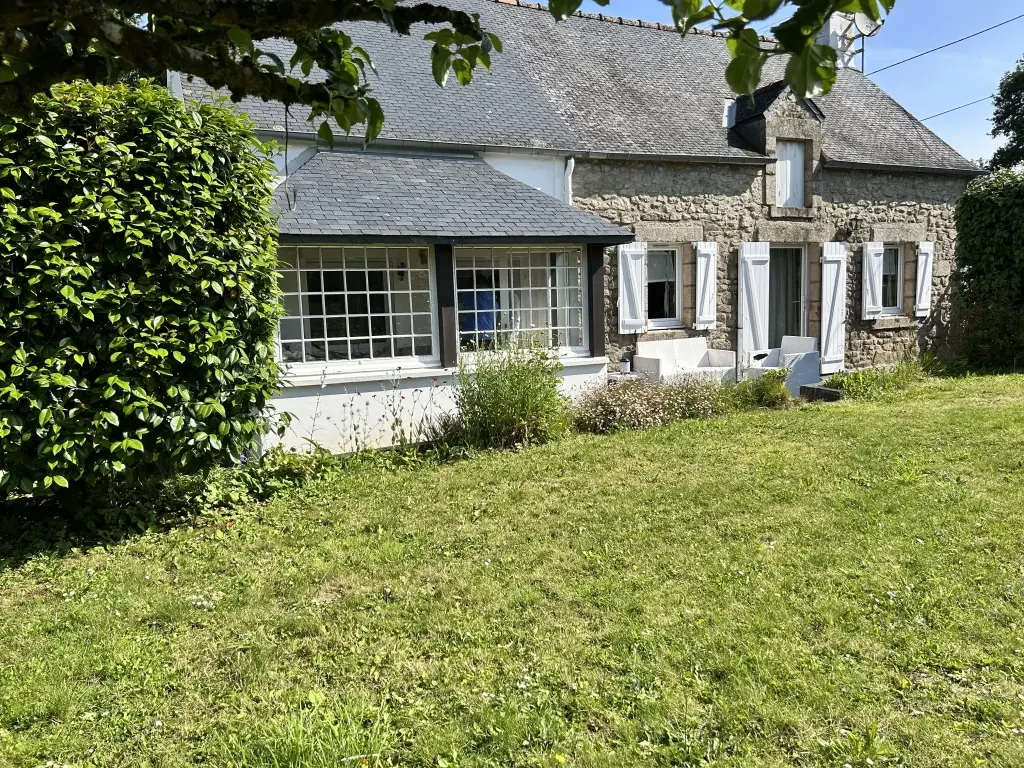 Maison familiale de 87 m² avec jardin et garage à Pluméliau, proche du Blavet
