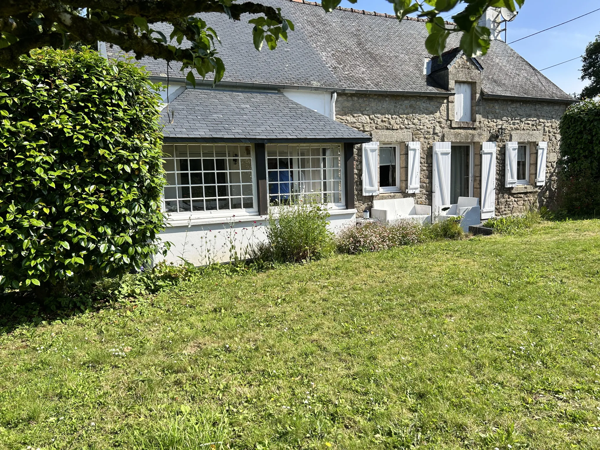 Maison familiale de 87 m² avec jardin et garage à Pluméliau, proche du Blavet 