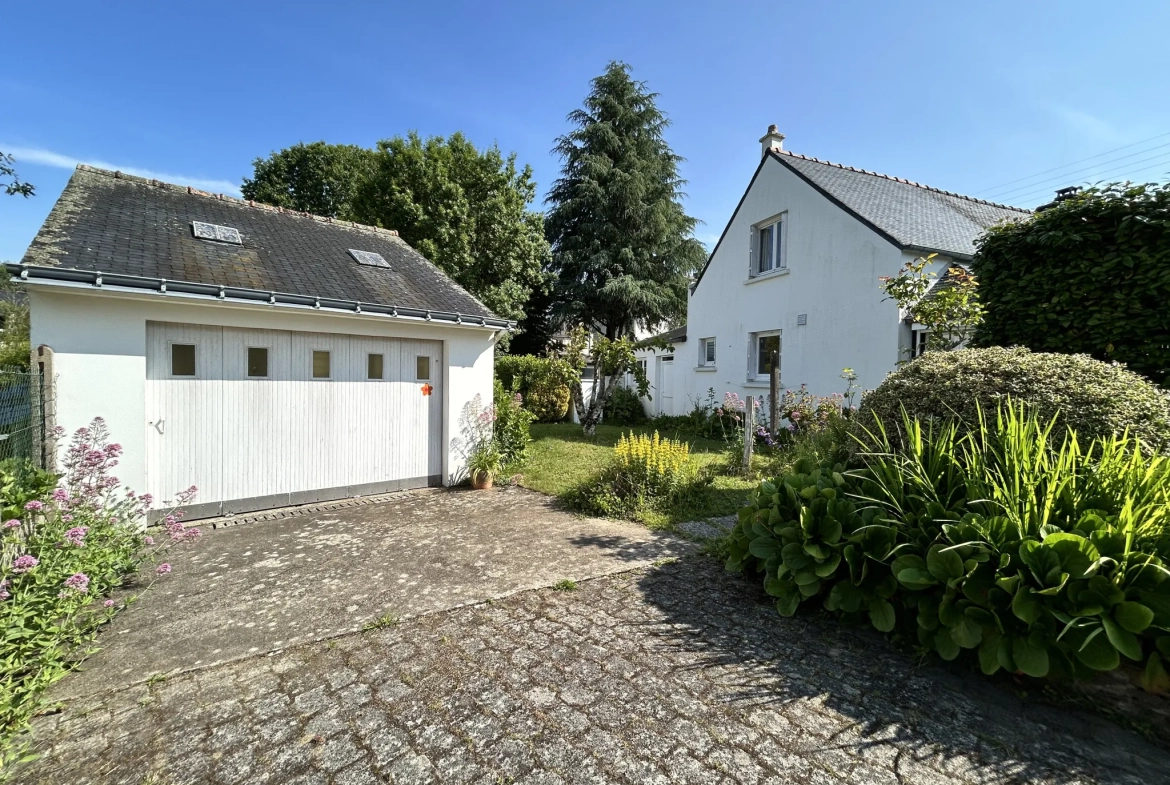 Maison familiale de 87 m² avec jardin et garage à Pluméliau, proche du Blavet 