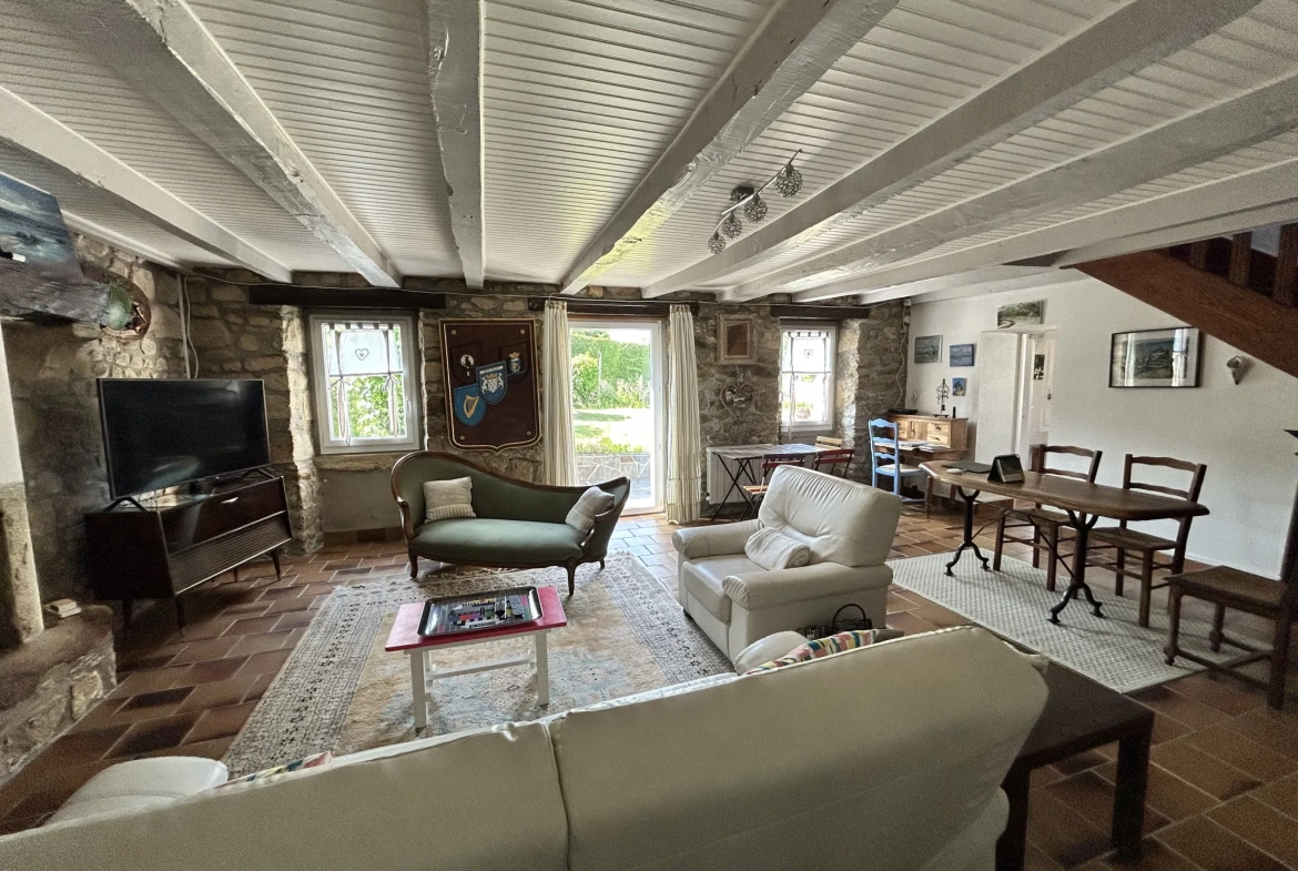 Maison familiale de 87 m² avec jardin et garage à Pluméliau, proche du Blavet 