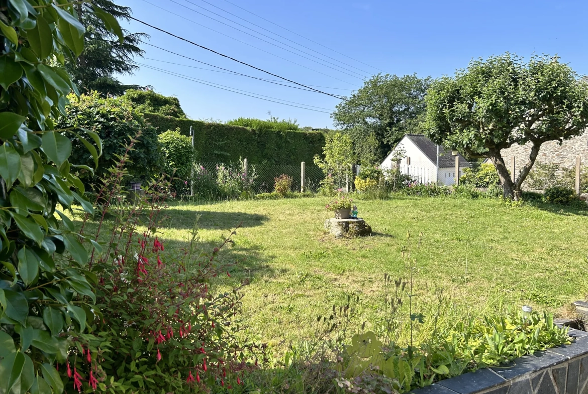 Maison familiale de 87 m² avec jardin et garage à Pluméliau, proche du Blavet 