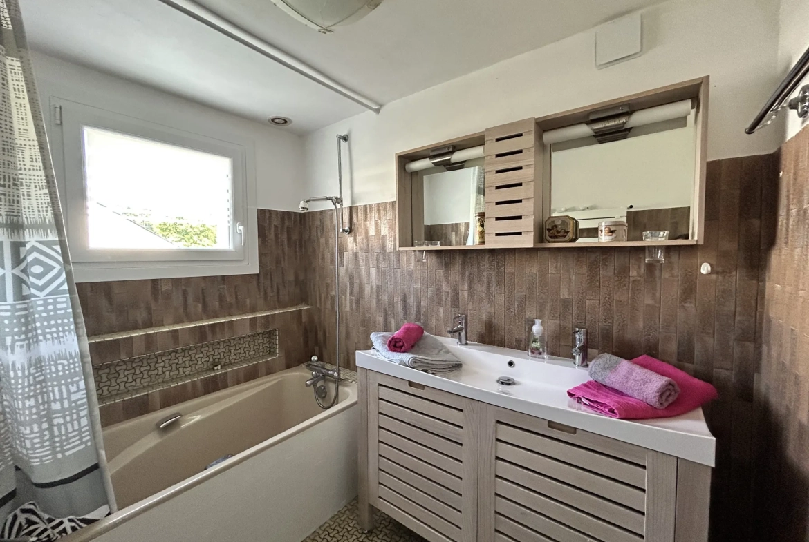 Maison familiale de 87 m² avec jardin et garage à Pluméliau, proche du Blavet 