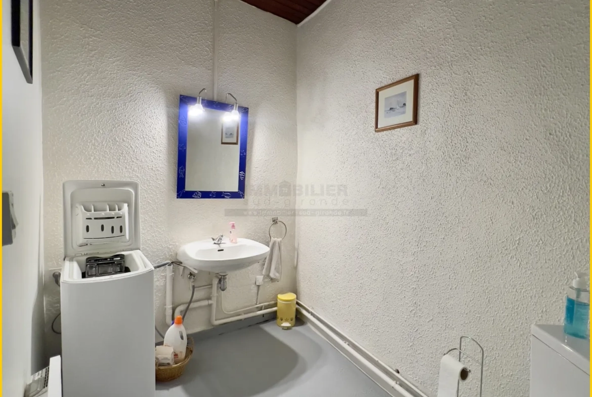 Immeuble à vendre au centre de Landiras avec potentiel d'aménagement 