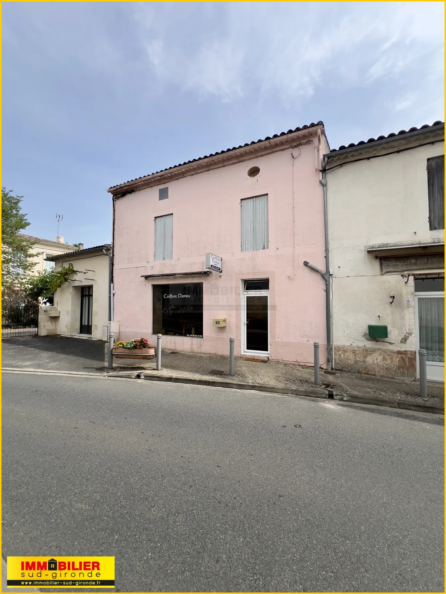 Immeuble à vendre au centre de Landiras avec potentiel d'aménagement 