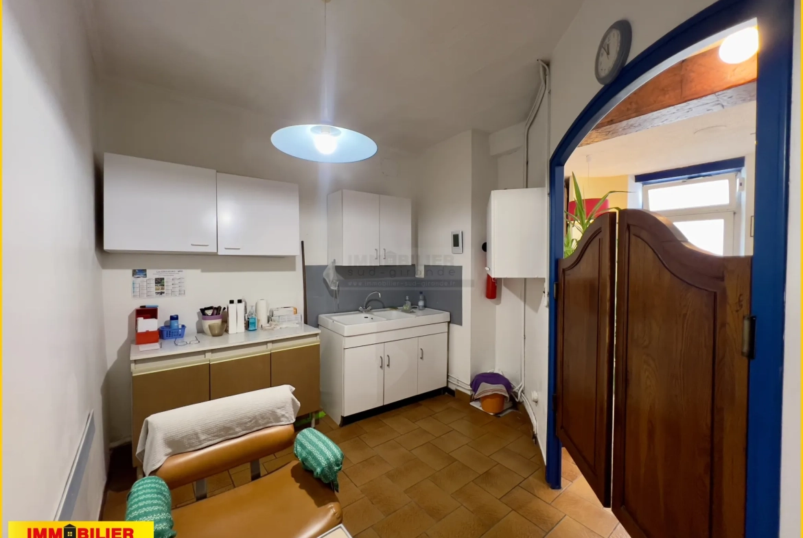 Immeuble à vendre au centre de Landiras avec potentiel d'aménagement 