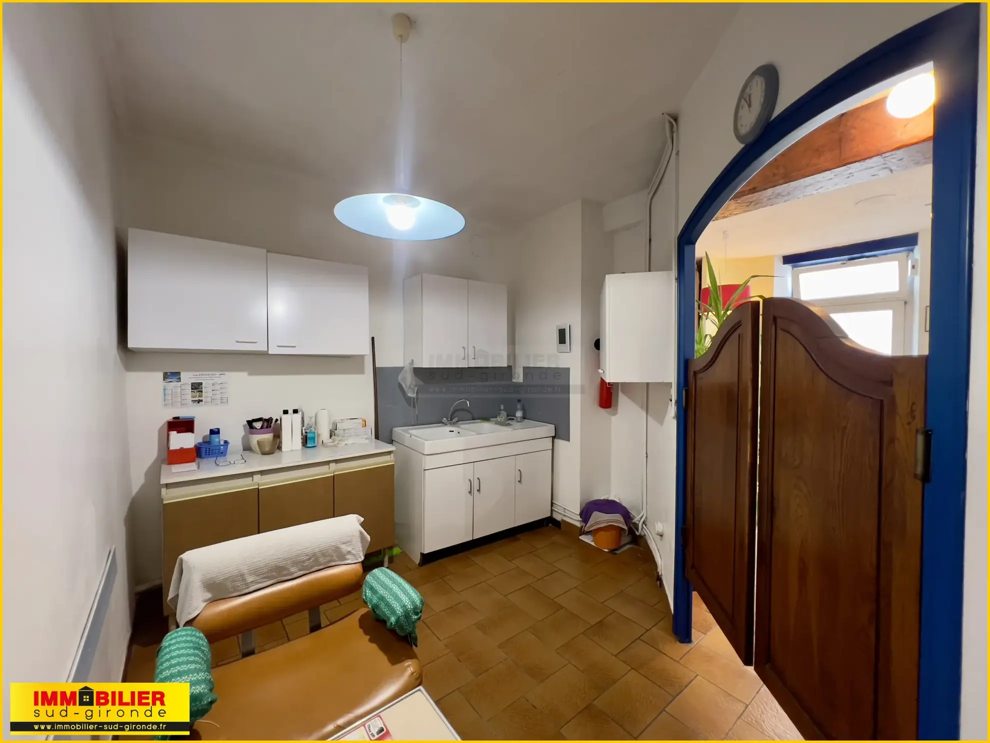 Immeuble à vendre au centre de Landiras avec potentiel d'aménagement 