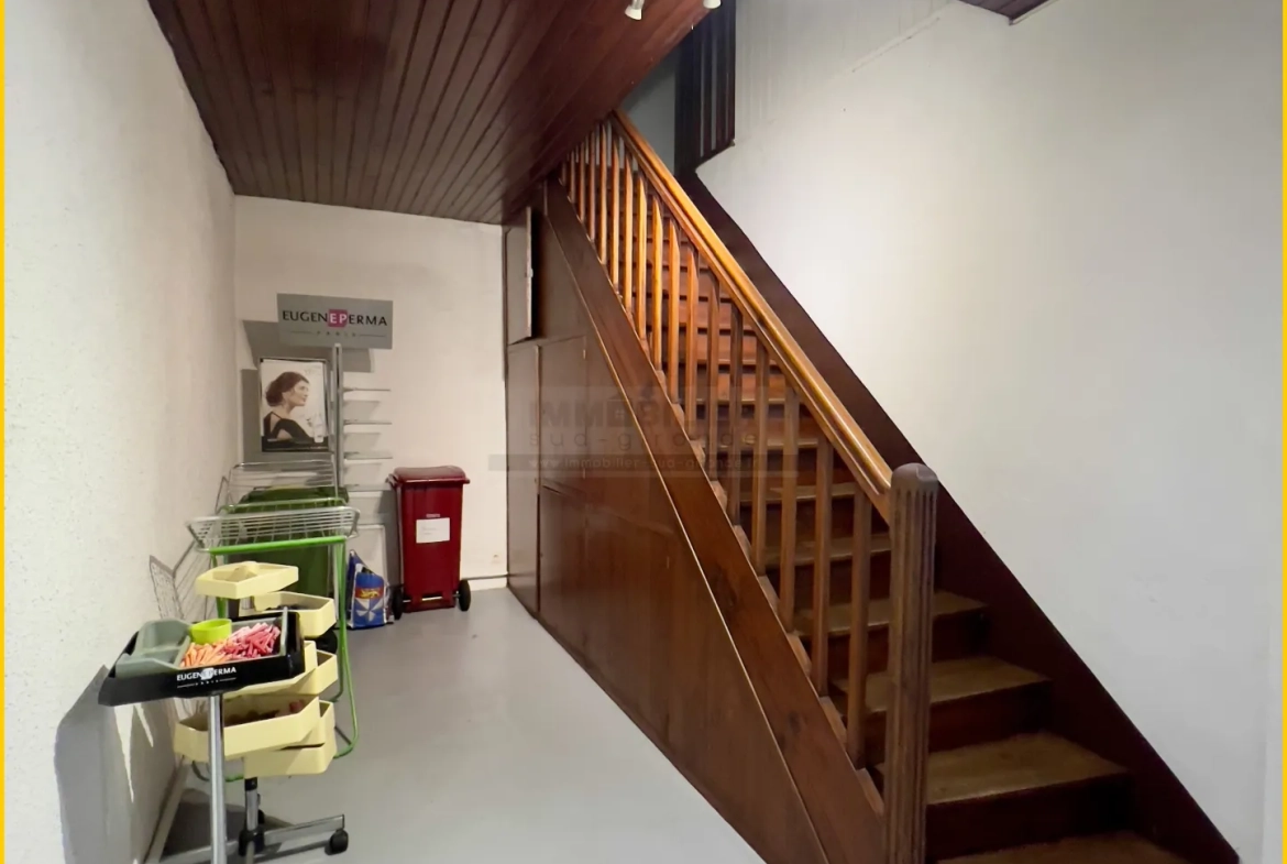 Immeuble à vendre au centre de Landiras avec potentiel d'aménagement 
