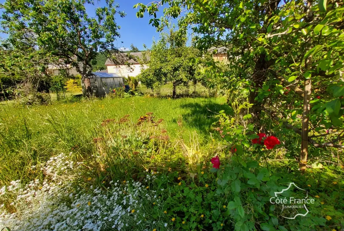 Maison moderne de 138 m² avec jardin clos, garage, proche commodités à Fumay 