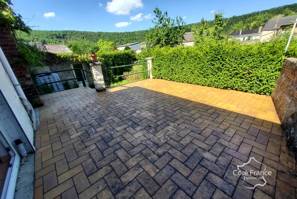 Maison moderne de 138 m² avec jardin clos, garage, proche commodités à Fumay 