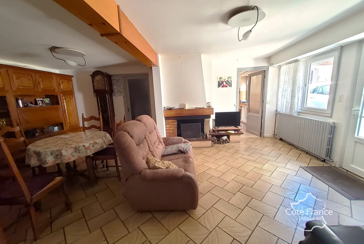 Maison moderne de 138 m² avec jardin clos, garage, proche commodités à Fumay 