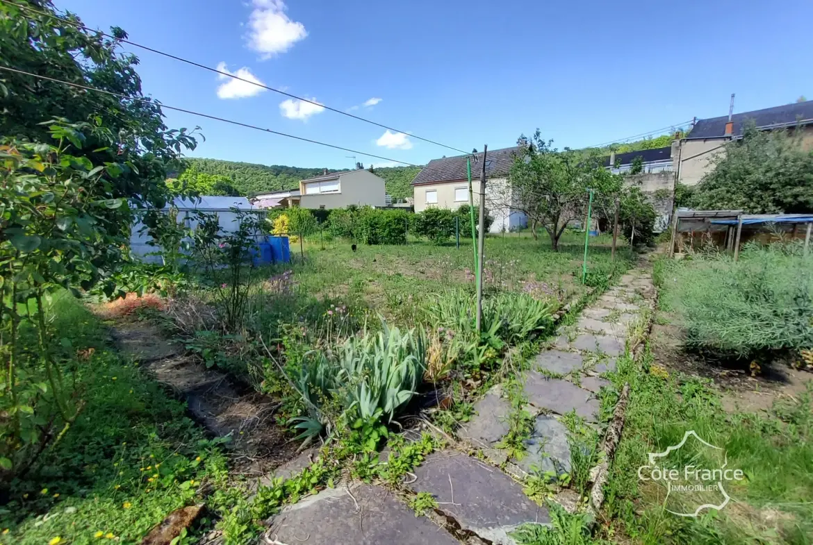 Maison moderne de 138 m² avec jardin clos, garage, proche commodités à Fumay 
