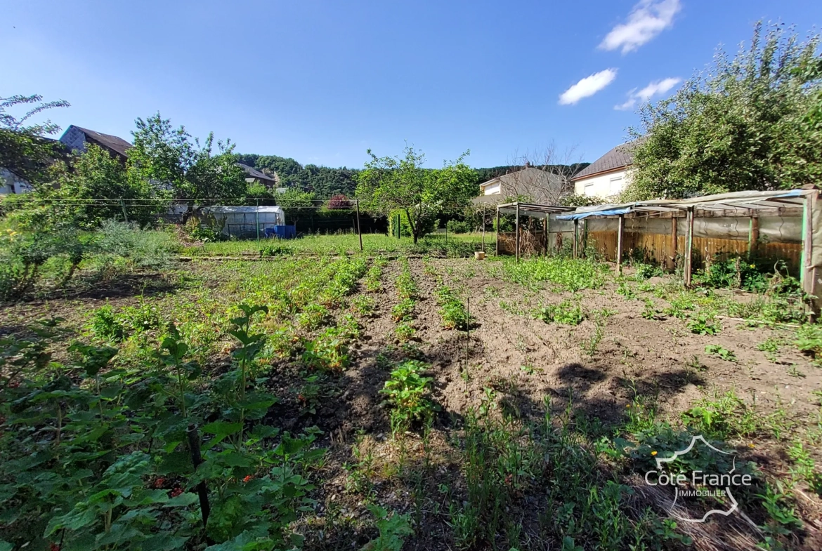 Maison moderne de 138 m² avec jardin clos, garage, proche commodités à Fumay 