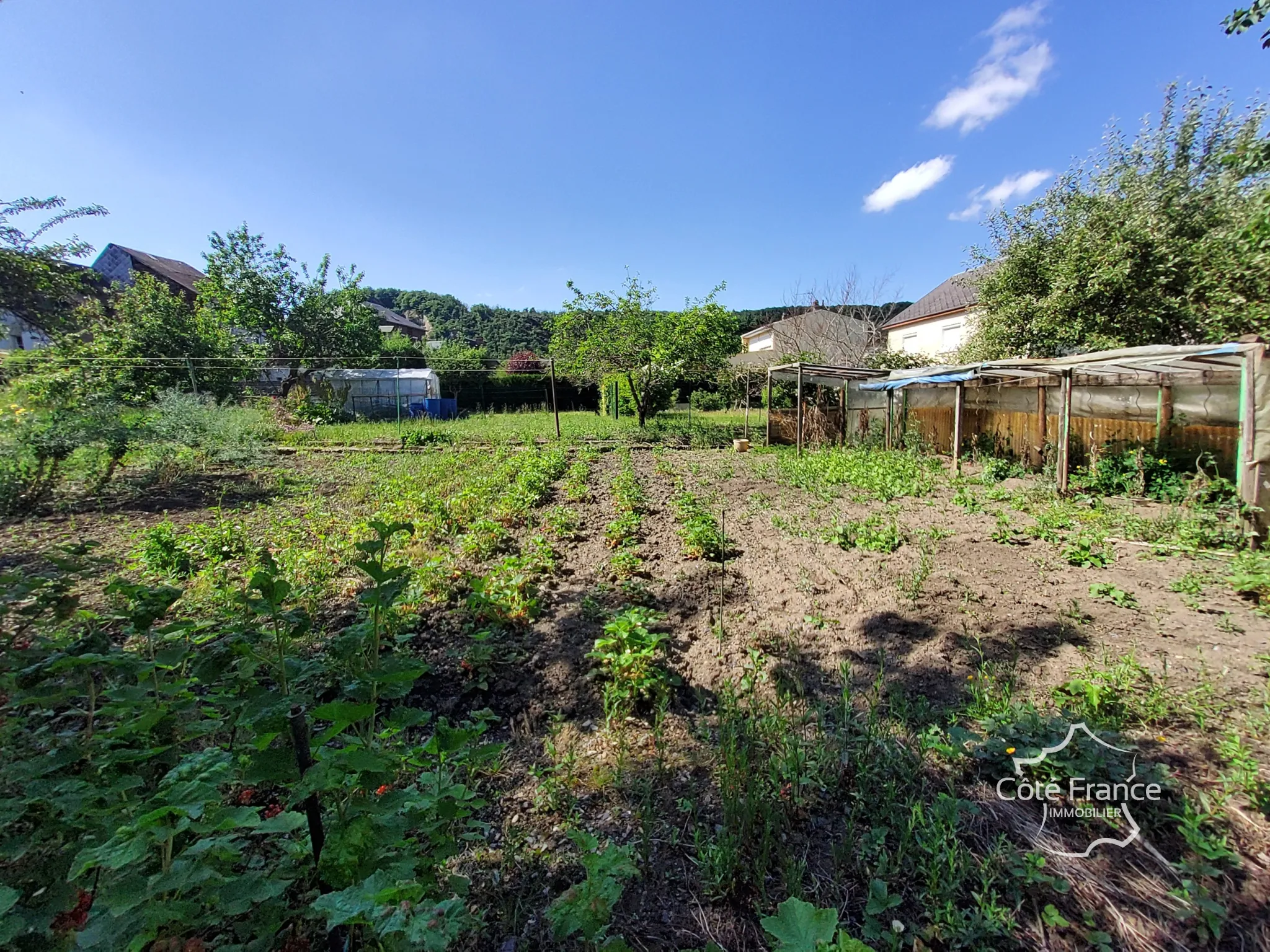 Maison moderne de 138 m² avec jardin clos, garage, proche commodités à Fumay 