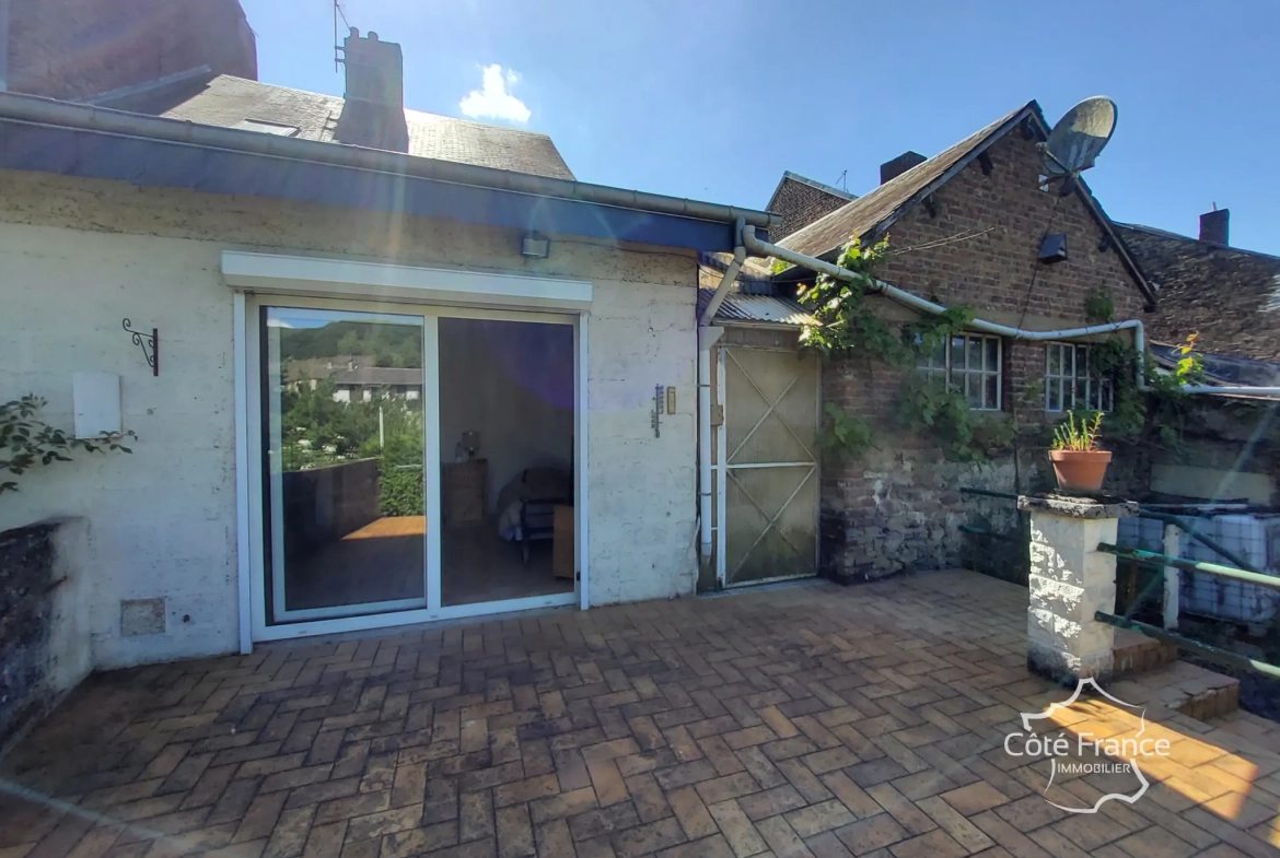 Maison moderne de 138 m² avec jardin clos, garage, proche commodités à Fumay 