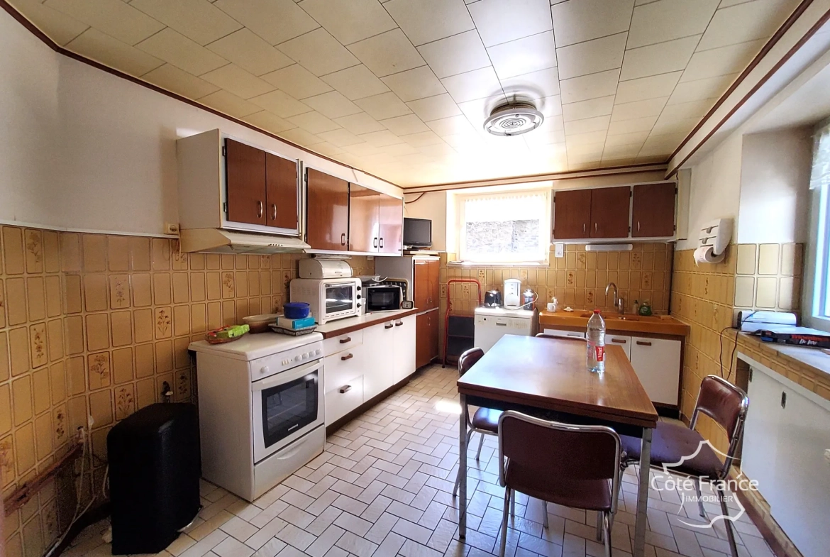 Maison moderne de 138 m² avec jardin clos, garage, proche commodités à Fumay 