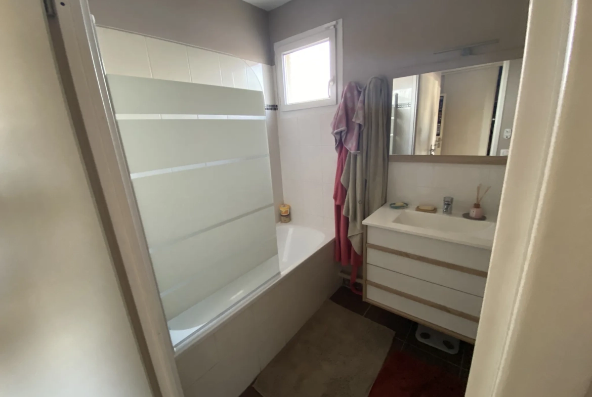 Appartement T3 lumineux avec terrasse et parking à Marseille 13013 