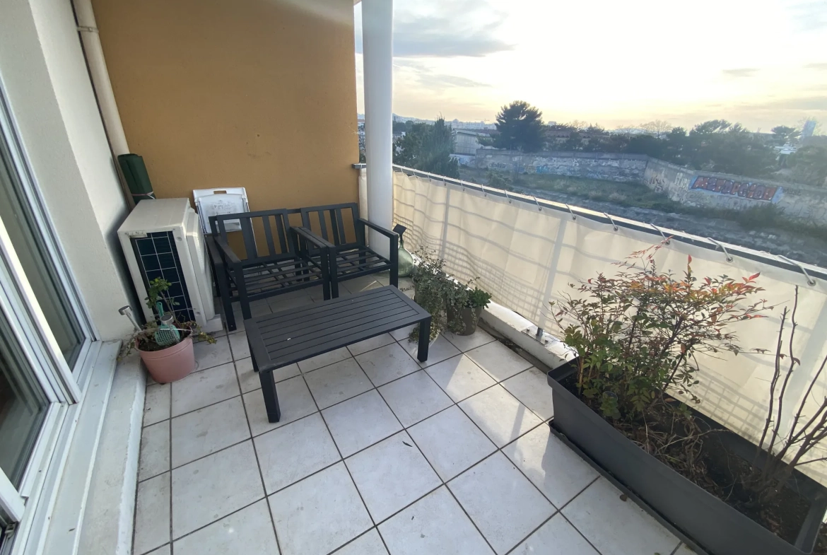 Appartement T3 lumineux avec terrasse et parking à Marseille 13013 
